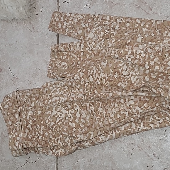 Light Pink and Brown Cheeta Print Faux-Jeans - Picture 3 of 3